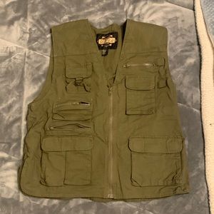 Golden Gear green vest size L with pockets